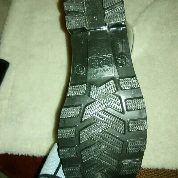 Boots - Picture 4 of 4